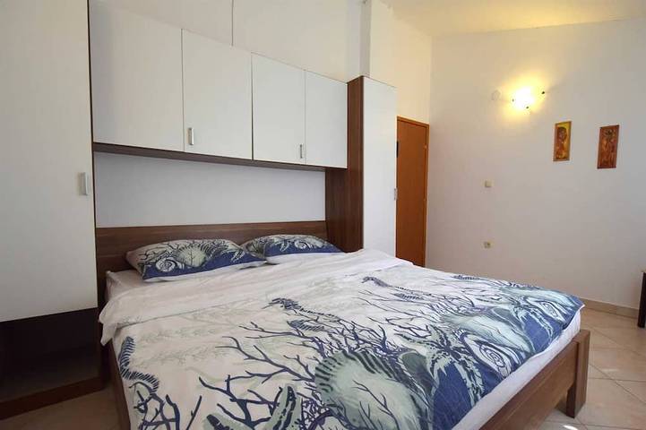 Ferienhaus Pere mit Terrasse in Malinska-Dubašnica, Krk