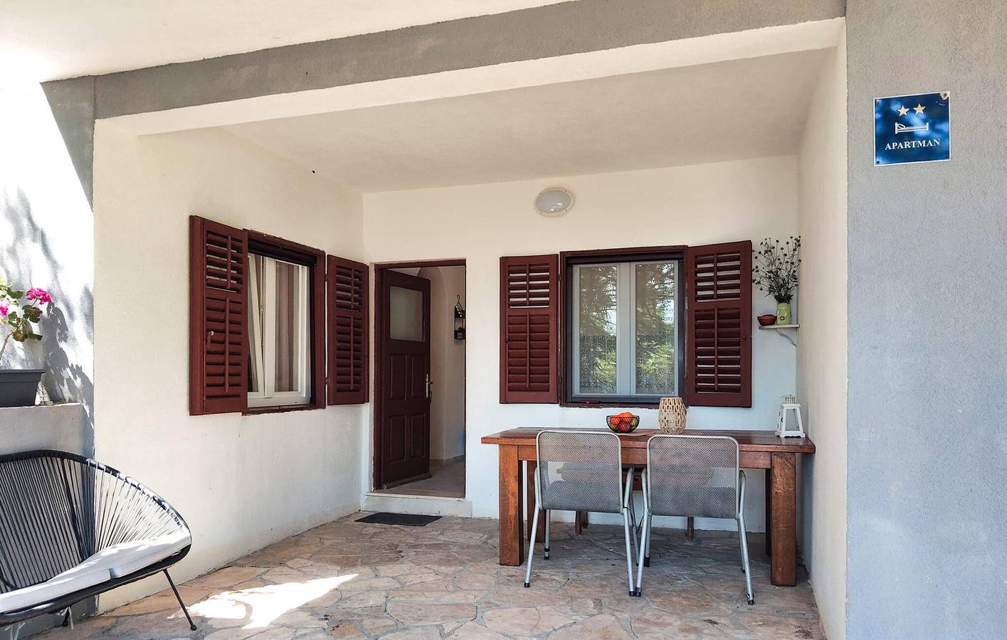 Gezellig appartement met terras, tuin en toegang tot het strand – op slechts 200 meter afstand! in Korcula