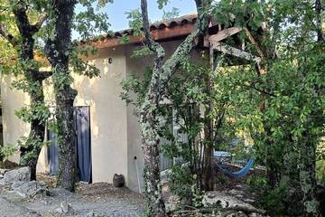 Gîte pour 5 personnes, avec terrasse à Lanas
