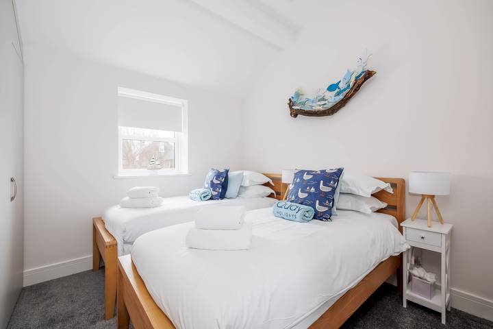 Charlotte Cottage -  with alfresco dining area! in Poole, Poole Harbour