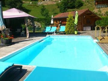 Maison de campagne pour 2 personnes, avec jardin ainsi que piscine et terrasse, animaux acceptés à Domancy