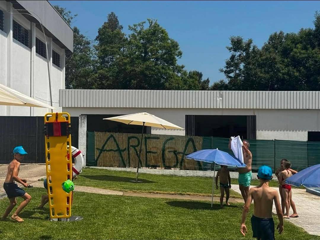 Rosa firmeza de arega in Arega, Leiria distrito