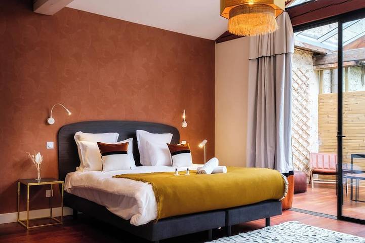 Large Magna room with private terrace in Bordeaux, Bordeaux und Umgebung