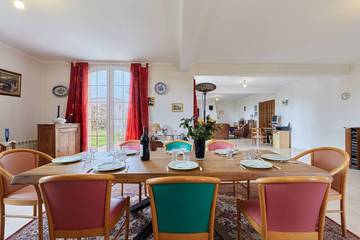 Location de vacances pour 8 personnes, avec jardin à Fontenay-le-Pesnel