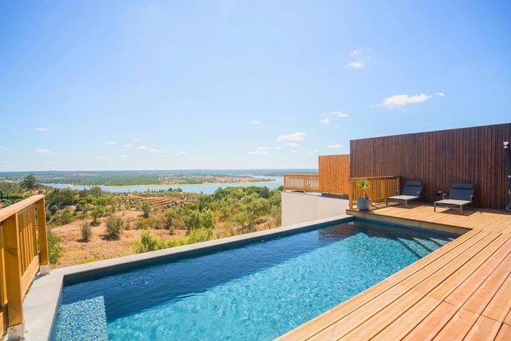 Villa para 5 pessoas, com vista para o lago e varanda e ainda vista and piscina em Montargil
