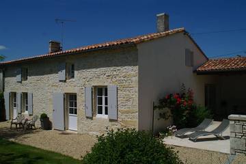 Location de vacances pour 6 personnes, avec jardin et terrasse à Saint-Hilaire-de-Villefranche