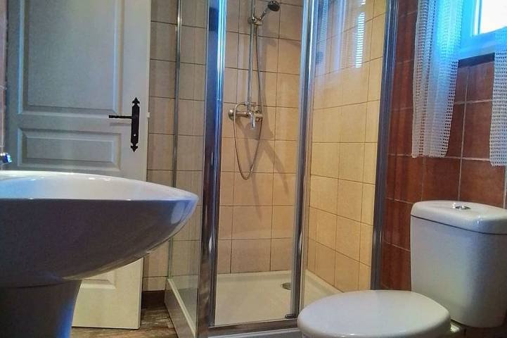 Gîte pour 8 personnes, avec jardin à Lithaire - 4