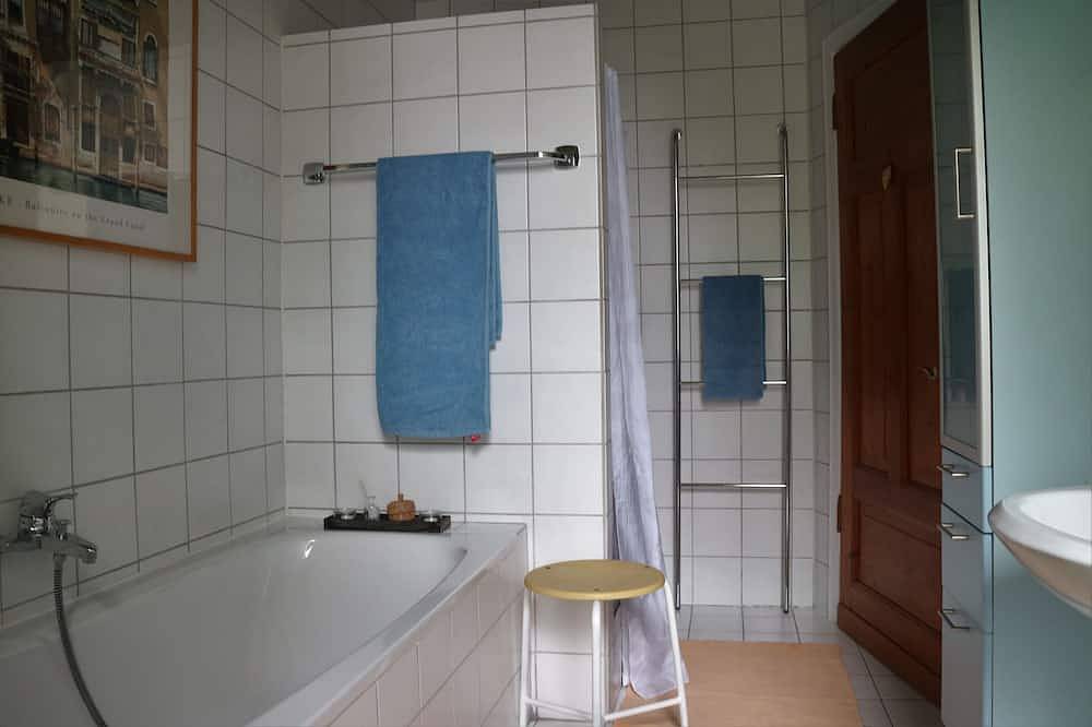 Ganze Wohnung, Geschmackvoll und individuell wohnen in Traumlage in Herford, Nordrhein-Westfalen