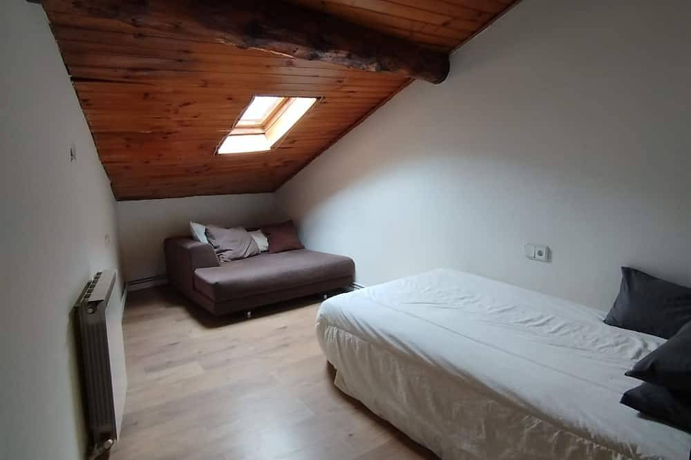 Entire apartment, Piso Alquiler Jul y Agosto Sort in Sort, Catalan Pyrenees