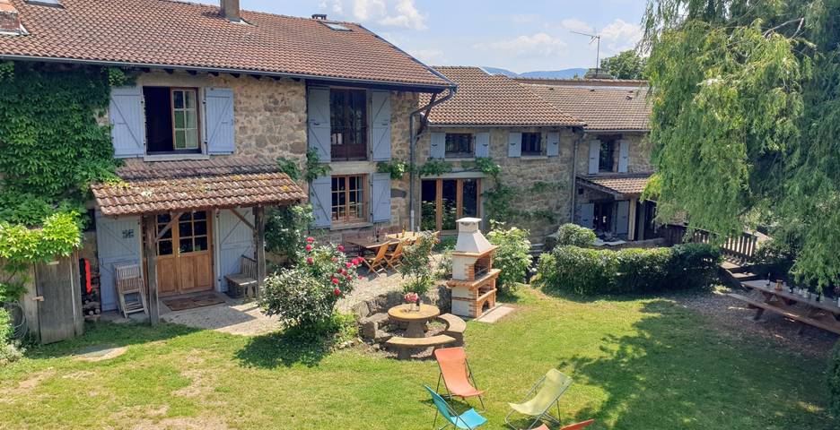 Gîte pour 15 personnes, avec terrasse et jardin, animaux acceptés