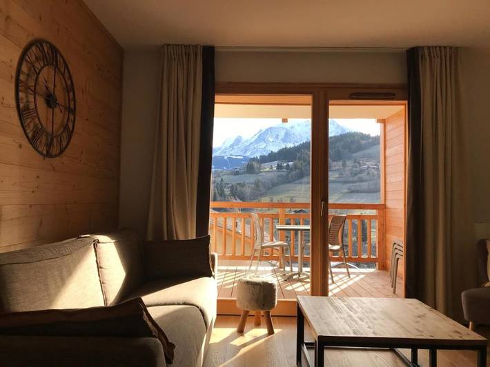 Appart’hôtel pour 4 personnes, avec sauna et piscine ainsi que terrasse et vue