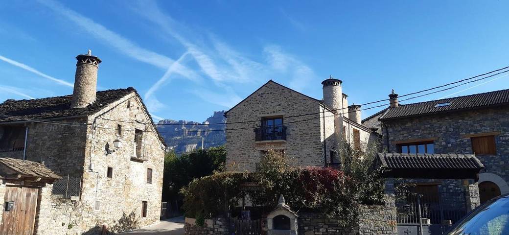 Gîte pour 4 personnes, avec vue et balcon dans Buerba