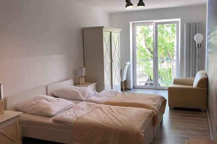 Geheel appartement, Modern studio apartment with a kitchen and bathroom in Reinickendorf, Berlijn
