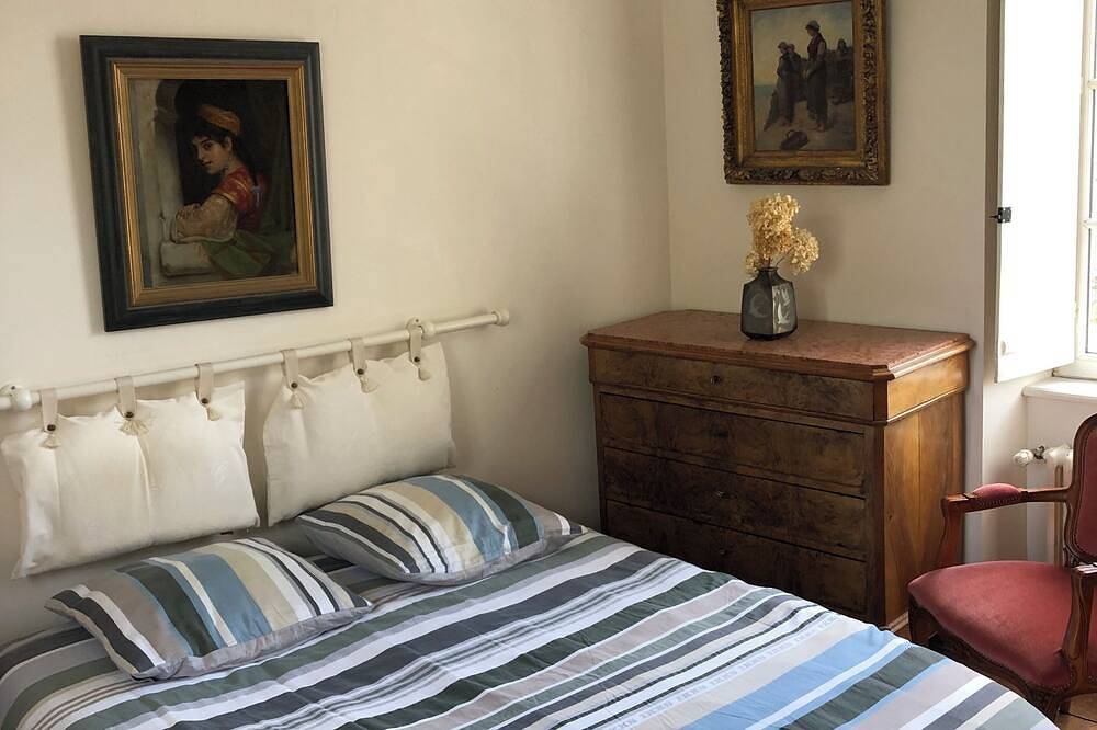 Maison De Maitre,  6 Personnes, Charme & Caractere Au Coeur De La Cite Medievale in Hénon, Cotes-d'Armor