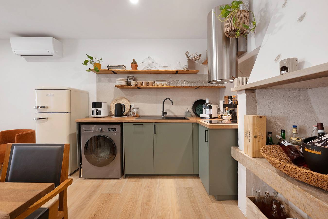 Homestay 'Residenza Tre Cuori' met Uitzicht op het Meer, Wi-Fi en Airconditioning in Torri del Benaco, Garda Bergen