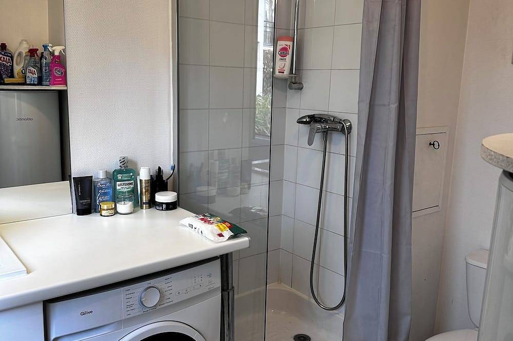 Entire apartment, Charming bright studio in a quiet residence in La Garenne-Colombes, Hauts-de-Seine