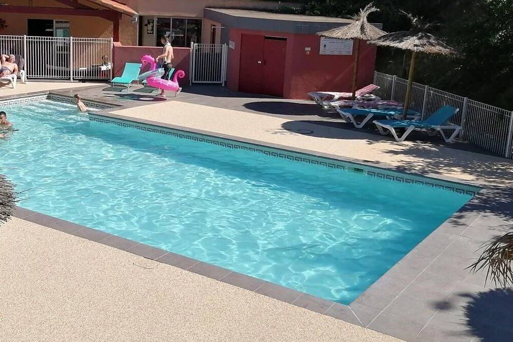 Zecamping 3 étoiles espace aquatique pataugeoire mobil-home Tv 20m2 in Le Boulou, Céret region