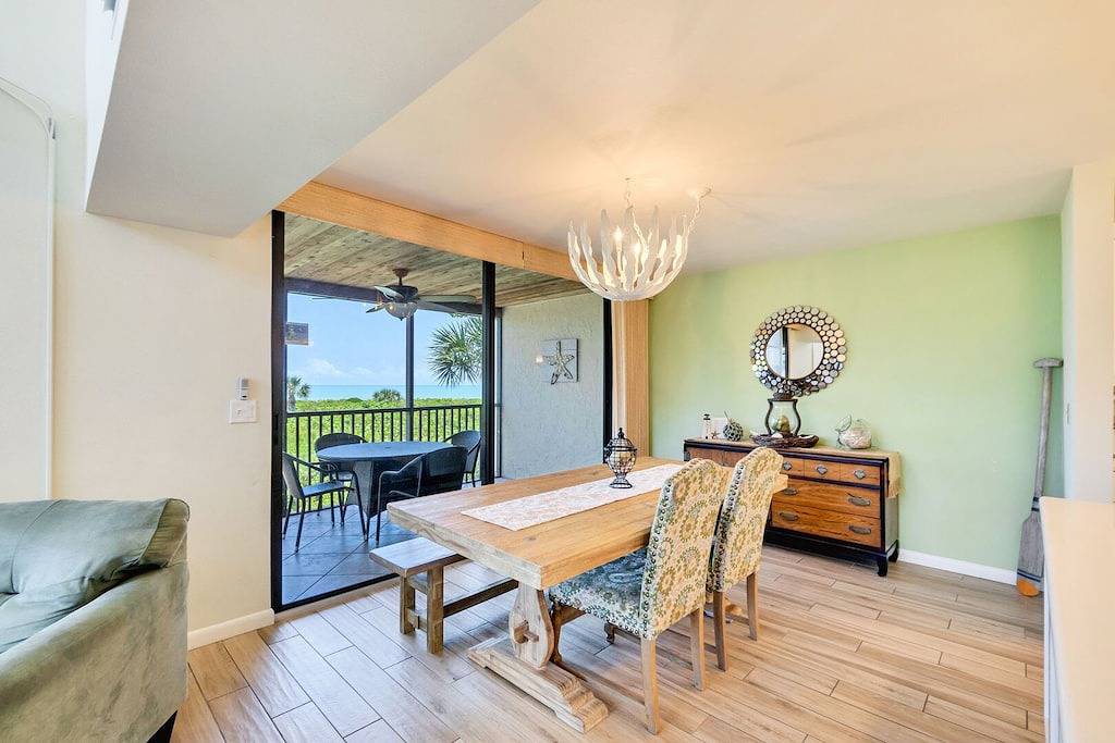 Gulf Front two story townhouse with a coastal flair! Incredible place for family gatherings!! in Sanibel, Sanibel Island
