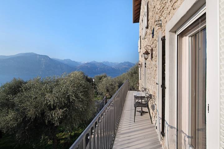 Ferienwohnung für 4 Personen, mit Balkon und Seeblick sowie Sauna in Brenzone - 2
