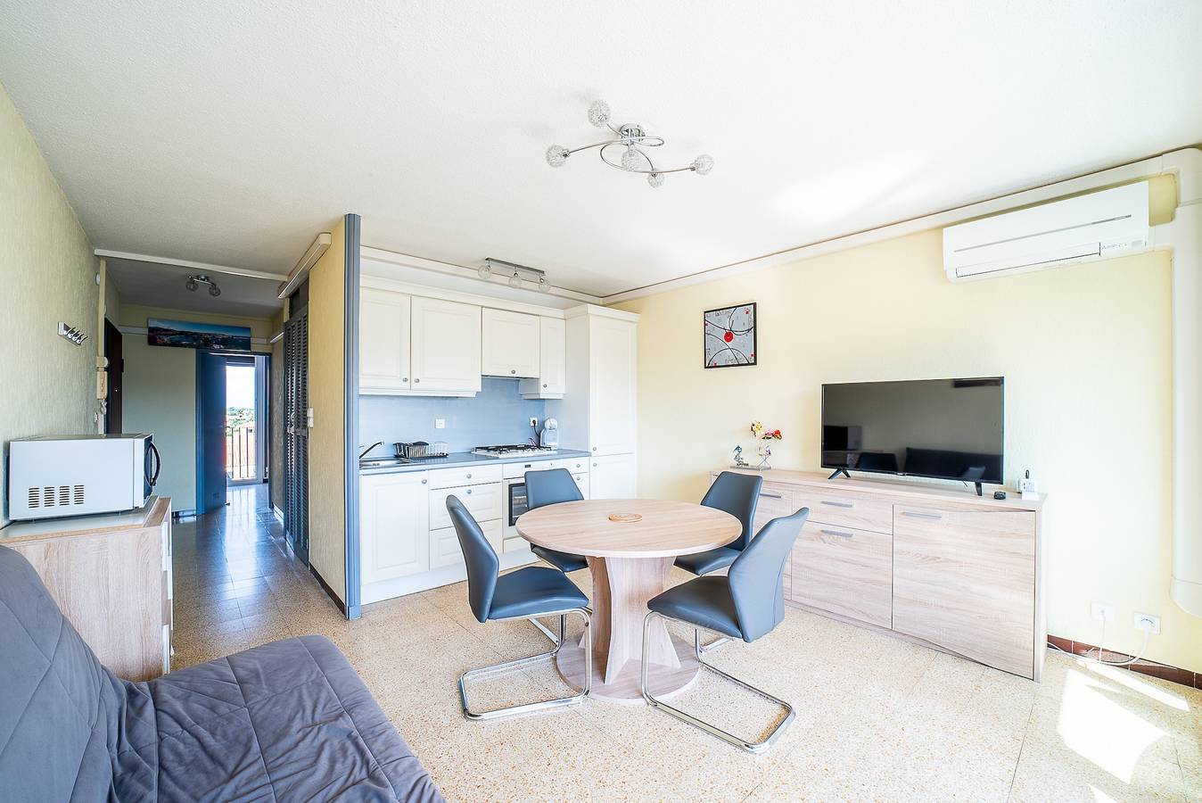 Apartamento entero, Soleil et Mer - Appt climatisé proche plage in Saint-Cyprien-Plage, Saint-Cyprien