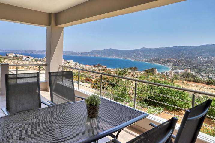 Ferienwohnung für 7 Personen, mit Balkon und Terrasse sowie Garten und Ausblick in Sitia