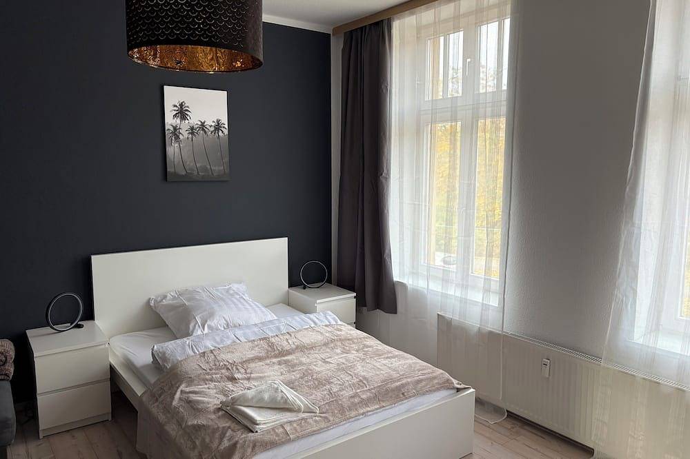 Ganze Wohnung, Modern eingerichtete 3 Zimmer Wohnung Blick auf den Park Balkon und Aufzug in Wittenberge, Prignitz