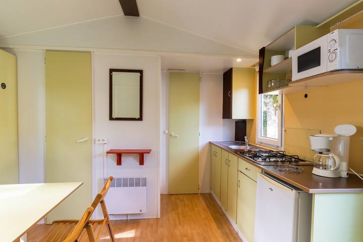 Mobil Home 'Le Chene' con piscina compartida, terraza privada y jardín privado in Saint-Pompont, Périgord Noir