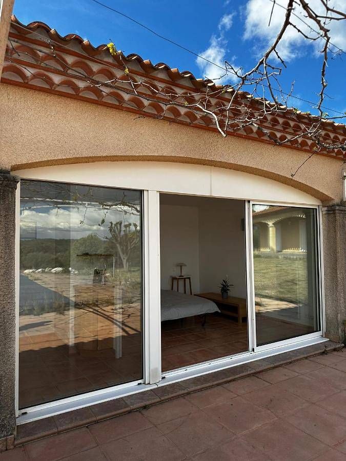 Gîte pour 2 personnes, avec terrasse et piscine ainsi que jardin et vue à Claret - 2