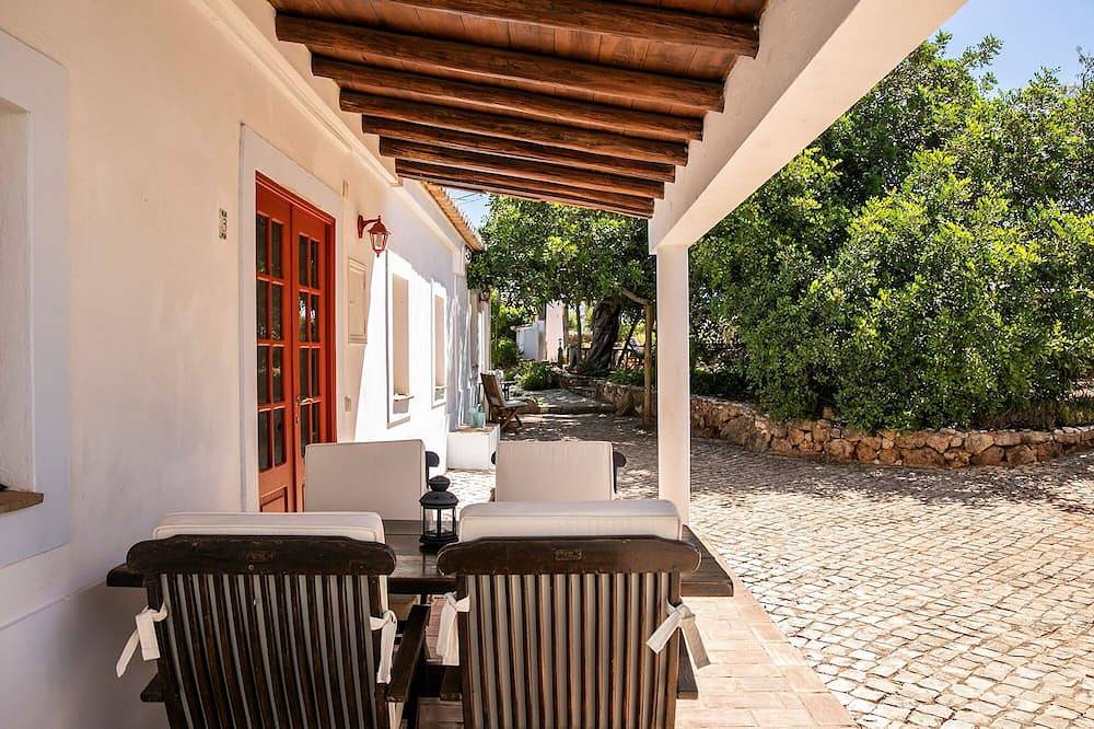 Geräumiges Familienhaus mit 2 Schlafzimmern und gemeinsamem Pool in Barão de São João, Lagos