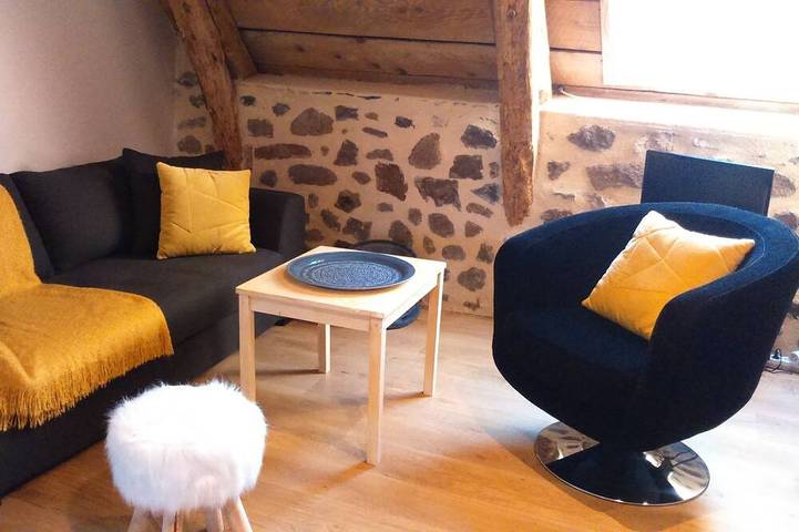 Gîte pour 4 personnes, avec jacuzzi et jardin à Espinchal - 3