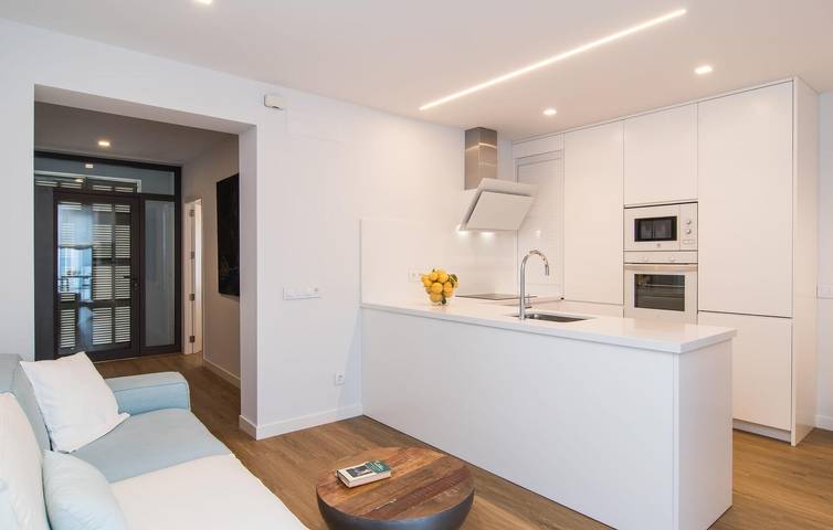 Ganze Ferienwohnung, Appartement am Strand mit AC & WiFi, in der Nähe von Caló d'en Rafalino in S'Illot Cala Morlanda, Manacor