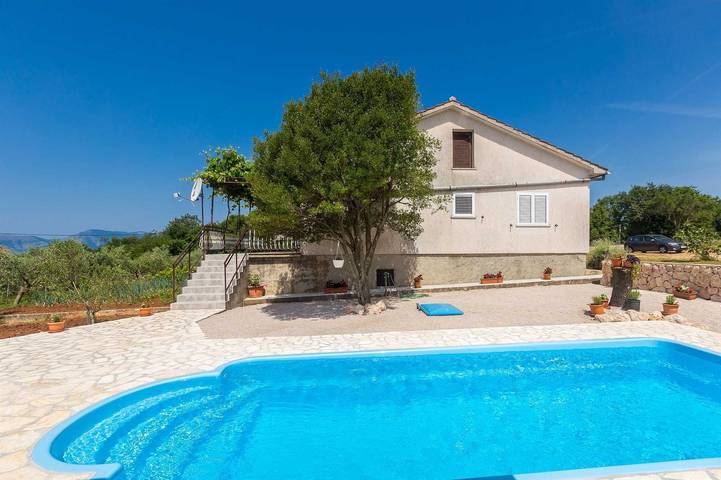 Ferienwohnung für 8 Personen, mit Balkon/Terrasse und Terrasse sowie Pool in Pinezici - 2