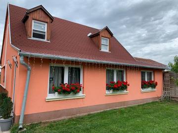 Chambre d’hôte pour 3 personnes, avec jardin à Vecsés