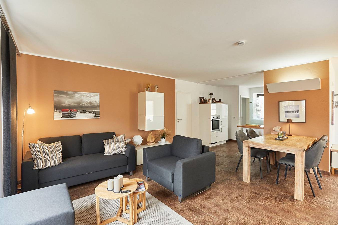 Modern ausgestattete und großzügig geschnittene Ferienwohnung im Ortskern. in Borkum