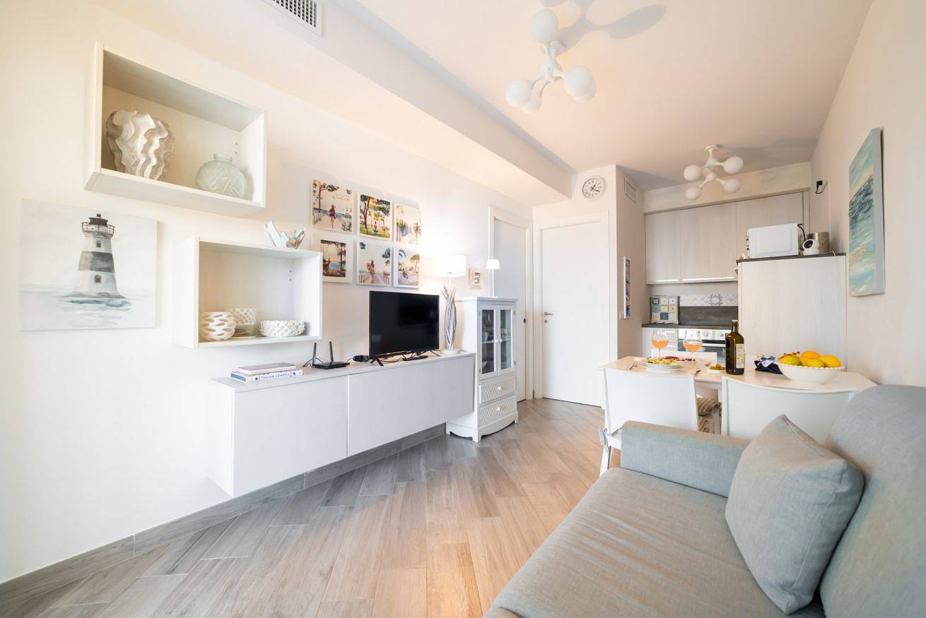 Ganze Wohnung, Perla Abernathy Ferienhaus am Meer mit Schwimmbad und privatem Garten in Toirano, Riviera di Ponente