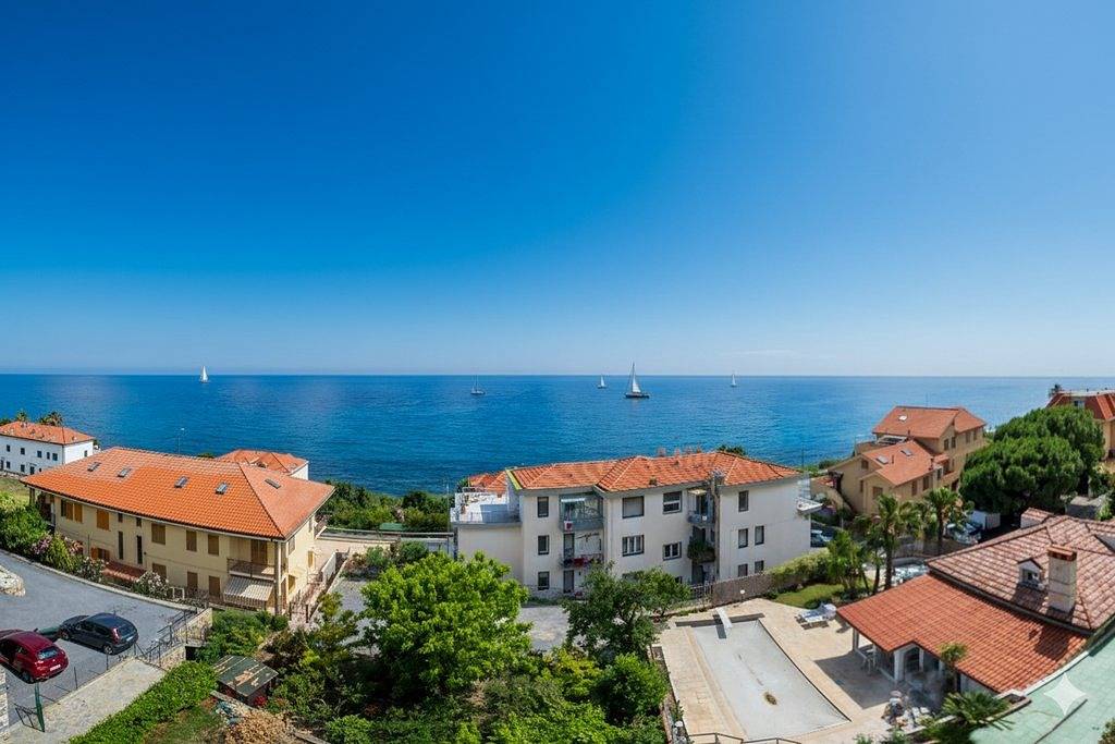 Ganze Wohnung, Wohnung mit Terrasse mit Meerblick und A/C | Ap57 in Piani-Ciapin, Cipressa