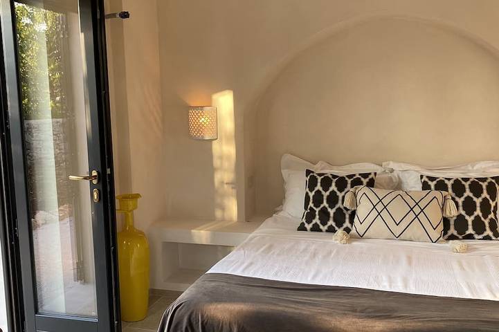 Spacious & bright trulli w/private pool, nicely decorated - Ac in all rooms in Ostuni, Salento