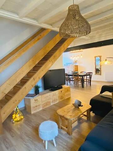 Gîte pour 6 personnes, avec jardin et vue à Montory