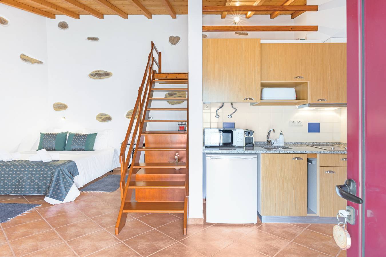 Apartamento inteiro, Casa de férias 'Sara' com vista para a montanha, Wi-Fi e ar condicionado in São Luís, Costa Alentejana