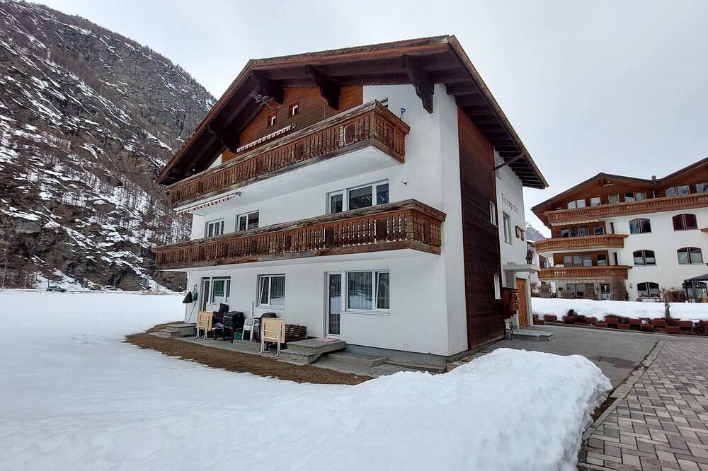 Ganze Wohnung, Großes Apartment mit Panoramablick und kostenlosem Parkplatz, 5 min von Bahnhof in Täsch, Walliser Alpen