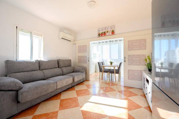 Entire apartment, Fantastic Duplex Penthouse with Sea Views, Wi-Fi, and Air Conditioning in Benalmádena Costa, Benalmádena