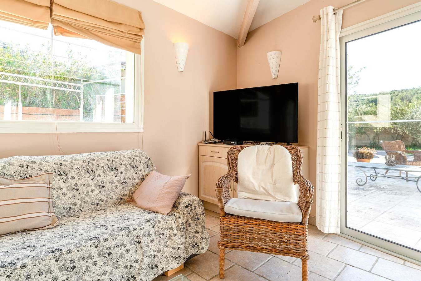 Casa de vacaciones 'Gîtes Le Clos Olives en Provenza' con vistas a la montaña, Wi-Fi y aire acondicionado in Comps, Region de Nimes