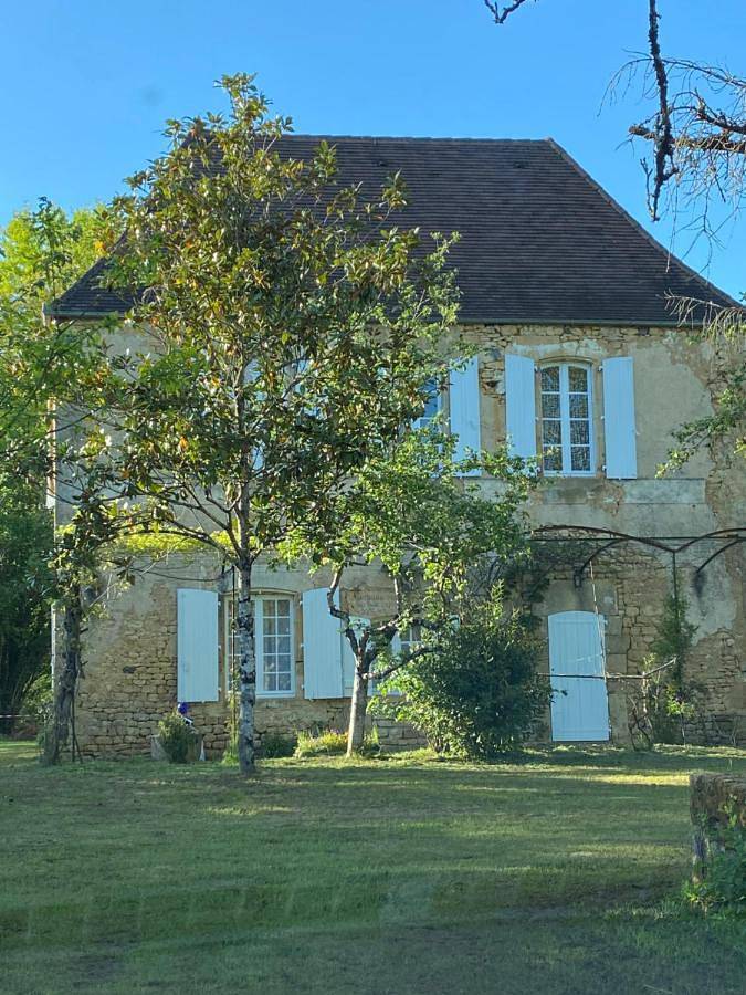 Location de vacances pour 11 personnes, avec vue ainsi que jardin et piscine, adapté aux familles à Fajoles - 2