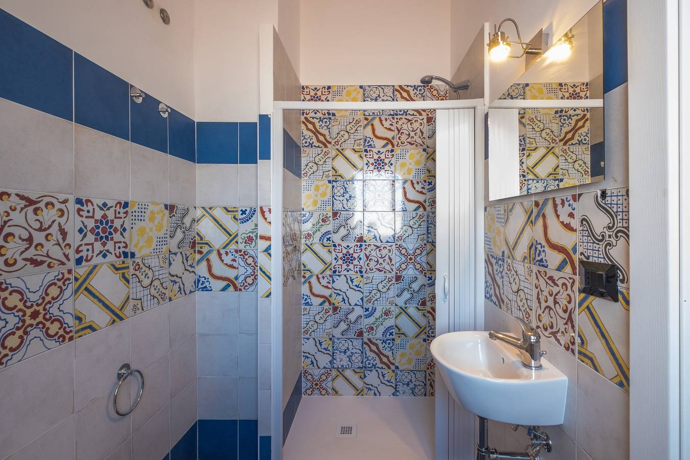 Casa vacanze 'Villa Gaudì - Milà' con terrazza privata, Wi-Fi e aria condizionata in Sant'Isidoro, Golfo di Taranto