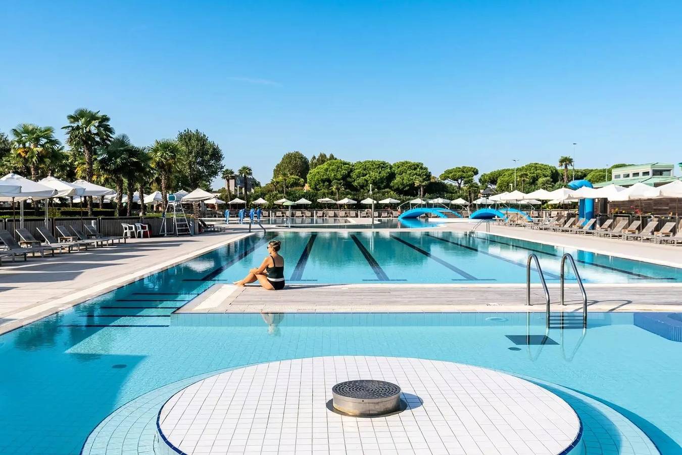 Mobil-home confortable avec piscine, terrasse et parking - 2,5 km de la plage in Lido di Jesolo, Province de Venise