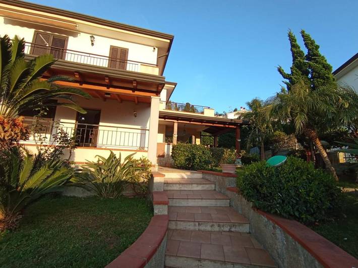 Ferienhaus für 5 Personen, mit Whirlpool und Terrasse sowie Garten und Pool