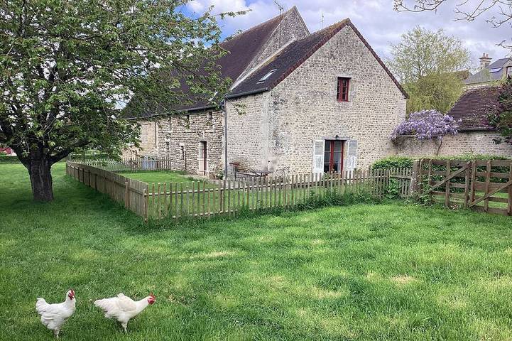 Location de vacances pour 6 personnes, avec terrasse et jardin à Barbery