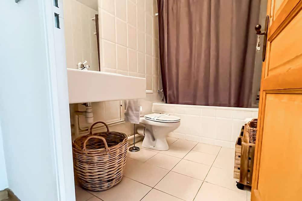 Entire apartment, Loft Serenitat Montana Park in Enveitg, Prades region