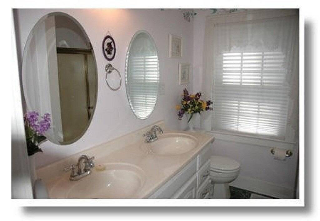 Wunderschöne Waterfront Home w / riesigen flachen Hof, tolle Aussicht, Weinstraße in Seneca Lake