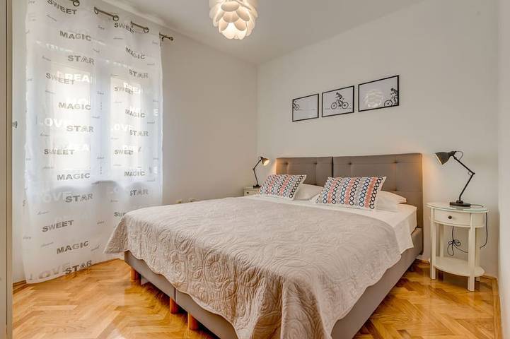 Apartamento entero, ¡Apartamento soleado a solo 10 m del mar! in Stobrec, Condado de Split-Dalmacia